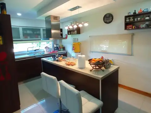 Hermosa casa en venta en Barrio Haras Maria Elena