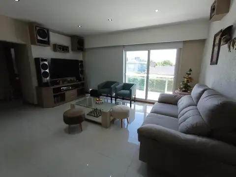 Hermosa casa en venta en Barrio Haras Maria Elena