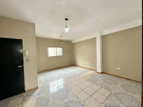 Depto Tipo Casa en Alquiler en Parque Avellaneda, $ 600.000