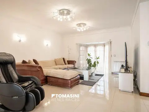 Av. Juan José Paso 900