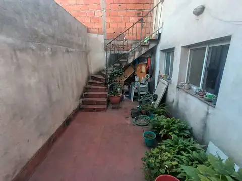 Casa 8 ambientes con 1 baño