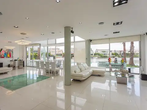 Casa 4 ambientes con 4 baños