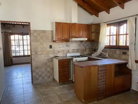 ALQUILER EXCELENTE CASA 4 AMBIENTES