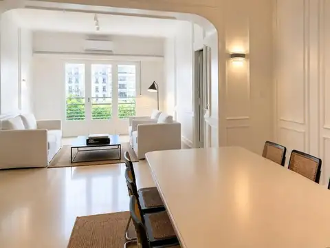 Alquiler Temporario en Retiro. Semipiso de 4 Ambientes con Dependencia. Balcón aterrazado.