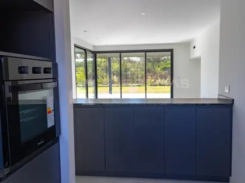 Casa 3 ambientes con 2 baños