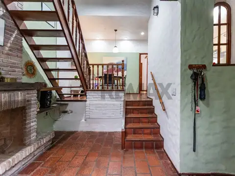 Depto Tipo Casa 4 ambientes con 2 baños