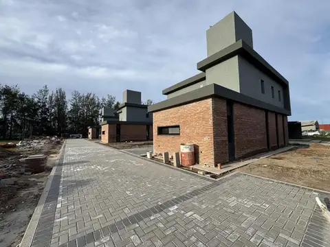 Casa 5 ambientes con 1 baño
