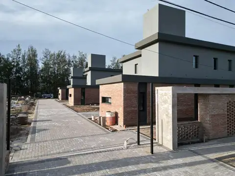 Casa 5 ambientes con 1 baño