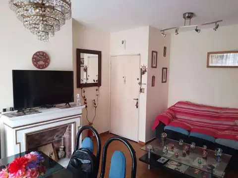 Cnel R L Falcon 4000, Piso 2