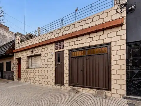 PH al frente en venta sin expensas con cochera ideal 2 familias en Mataderos