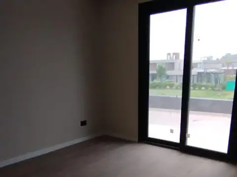 Casa 6 ambientes con 4 baños