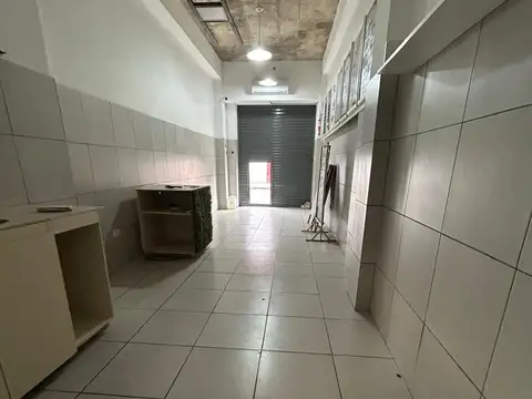 Local en Alquiler en Moron, $ 700.000