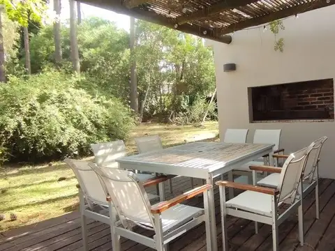 Casa en Venta con 3 cocheras