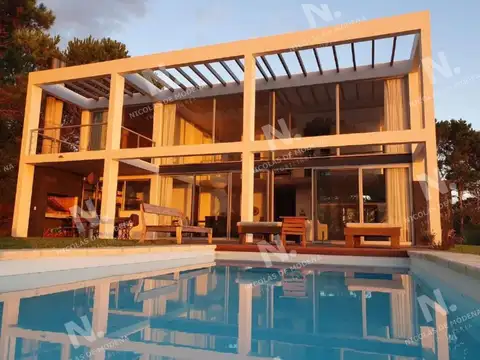 Casa 4 ambientes con 2 baños