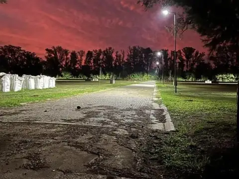 General Mosconi y 8 de Diciembre