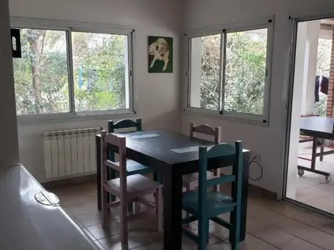 Casa 8 ambientes con 3 baños