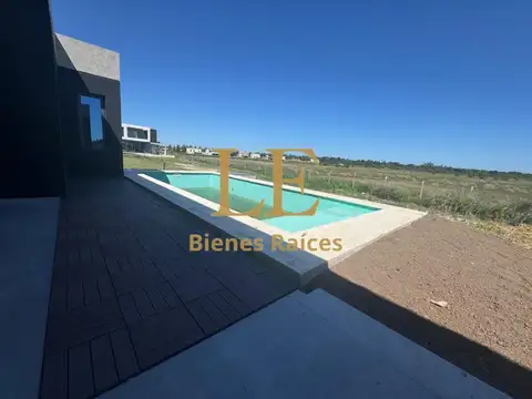 Casa en Venta con 6 cocheras