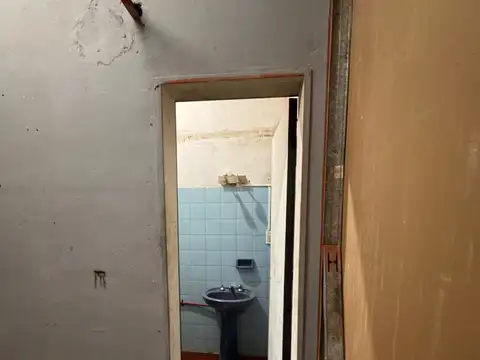 ALQUILER DE 2 LOCALES SOBRE AVENIDA COBO (zona comercial)