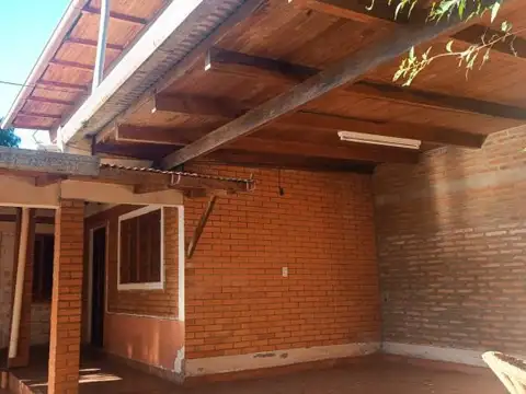 Casa 7 ambientes con 1 baño