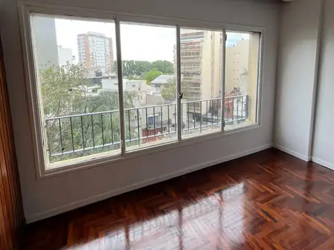 Departamento en alquiler en Villa Luro 3 amb. Frente sobre Blv. Ramon L. Falcon - a 1 c. Av. Rivadavia