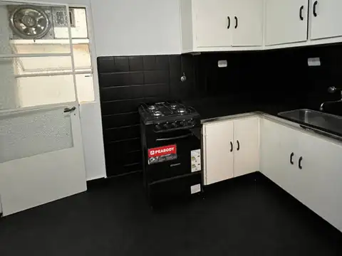 Departamento en alquiler en Villa Luro 3 amb. Frente sobre Blv. Ramon L. Falcon - a 1 c. Av. Rivadavia