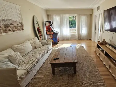 Casa en Alquiler con 1 cochera