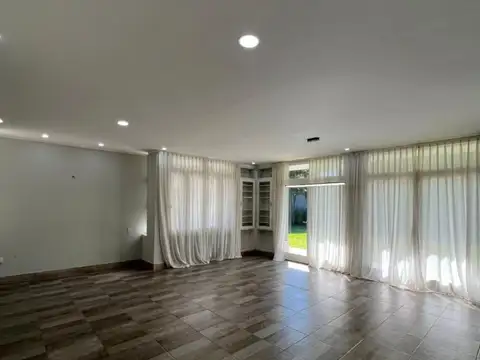 Casa en Alquiler de 3 dormitorios