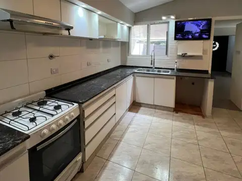 Casa 4 ambientes con 3 baños