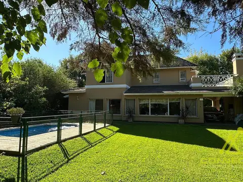 Casa en Venta en Solar Del Bosque, USD 270.000