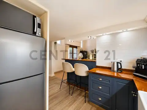 VENTA PH CON HABITACIÓN Y ESCRITORIO EN RECOLETA