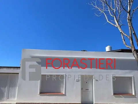 Casa en alquiler de tres ambientes en Victoria 