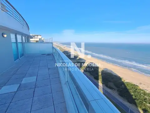 Lujoso Apartamento en venta de 3 dormitorios en Suite en Punta del Este. Primera Linea Brava. Torre Le Parc