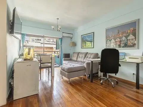 Venta Departamento 2 ambientes Semipiso Al frente Balcón Caballito