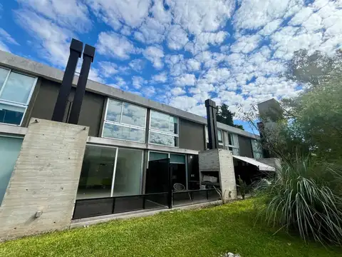 Casa en Venta en Alberdi, USD 230.000