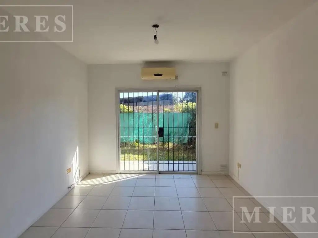Departamento de tres ambientes en venta en Pierdas Blancas, Pilar