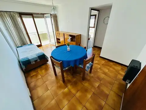 VISTA AL MAR - Corrientes 1501 - 2 amb. con balcón corrido. Lavadero, todo luz. AMOBLADO Y EQUIPADO