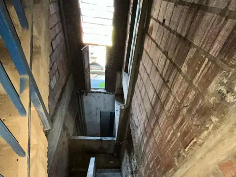 Triunvirato 7500, Piso PB