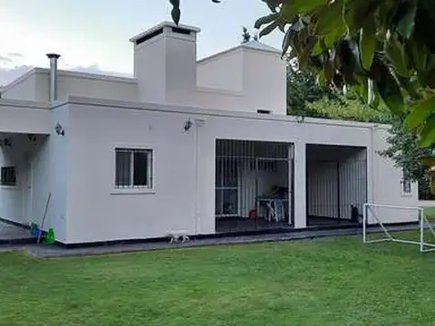 Casa 3 ambientes con 2 baños