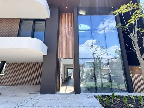 Casa 6 ambientes con 7 baños