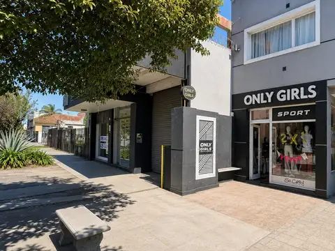 Local en Alquiler en Parque Luro, $ 730.000