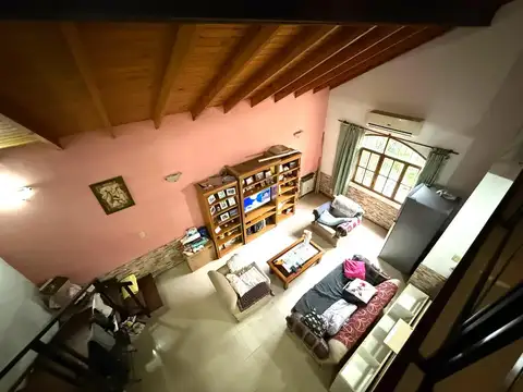 Casa en Venta con 3 cocheras