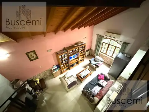 Casa en Venta con 3 cocheras