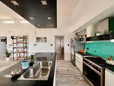VENTA - Casa de 2 Dormitorios, Galería , Pileta y Cochera - Cañada de Gómez, Santa Fe