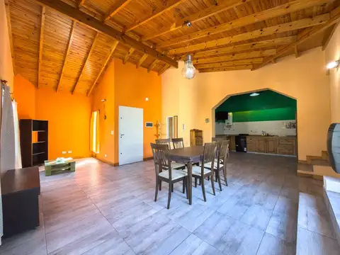 Casa 5 ambientes con 2 baños