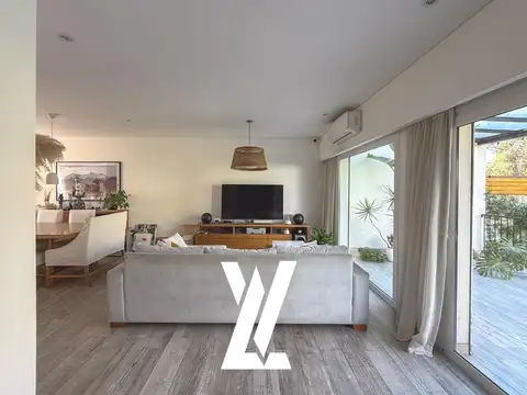 Casa en Venta con 2 cocheras