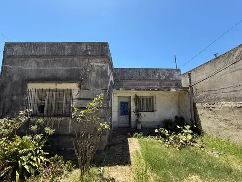 VENTA - Casa de 2 dormitorios ideal para reciclar - Barrio Arroyito, Rosario.