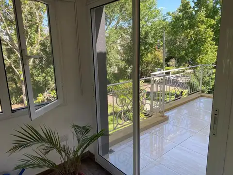 Casa 5 ambientes con 4 baños