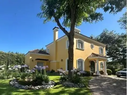 Casa en Venta en Francisco Alvarez, USD 405.000