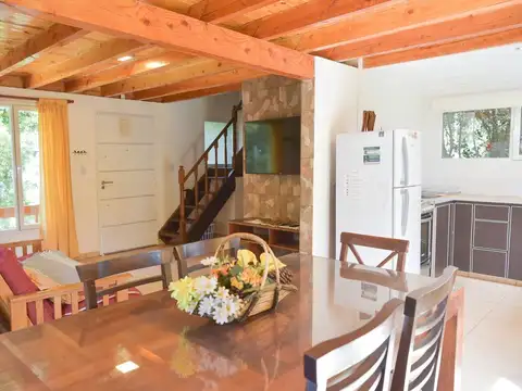 Casa 6 ambientes con 2 baños