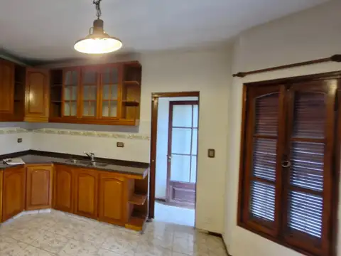 Casa 2 ambientes con 1 baño